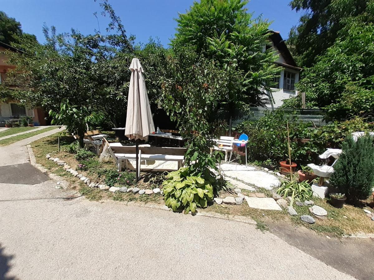 Rooms & Apartment Gh Pasha Tuzla Esterno foto