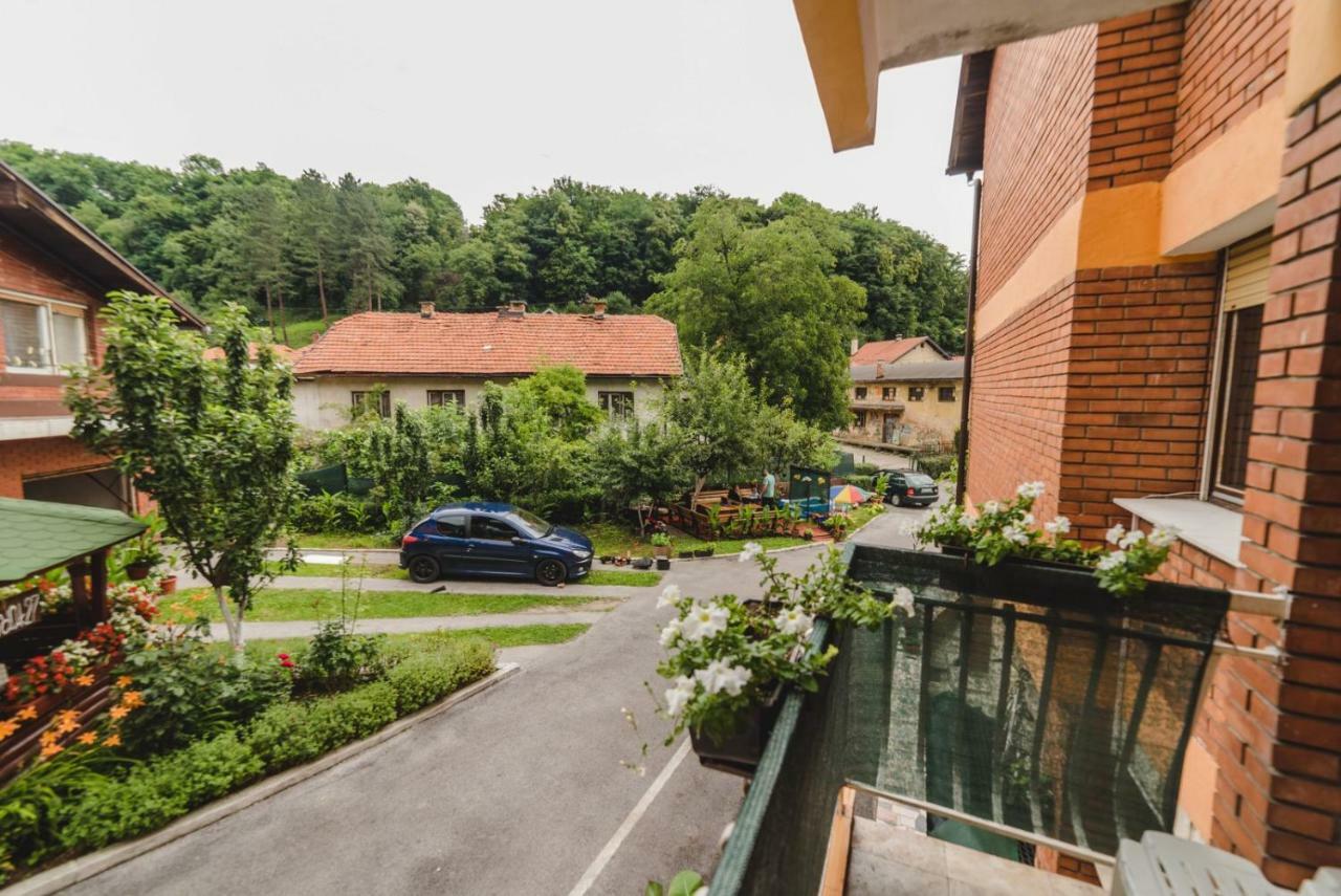 Rooms & Apartment Gh Pasha Tuzla Esterno foto